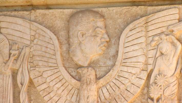 6. Садам Хюсеин е строил Вавилон с неговото име и облик навсякъде по него