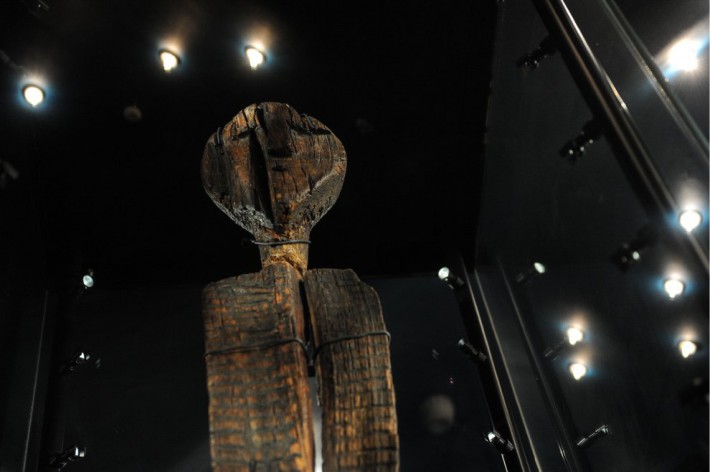 Най-древната дървена статуя вероятно крие тайно послание на 11 000 години