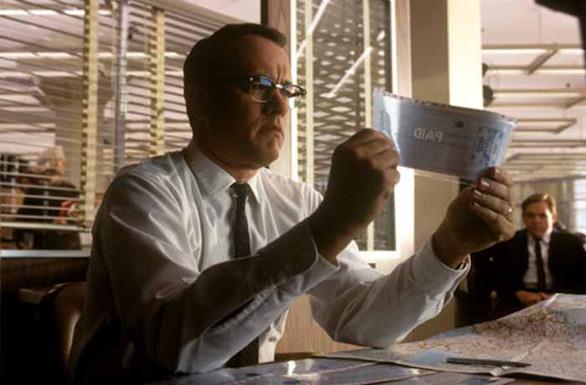 Във филма Том Ханкс е в ролята на ФБР агента