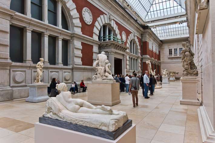 NYC_-_Metropolitan_Museum_-_Carroll_and_Milton_Petrie_European_Sculpture_Court