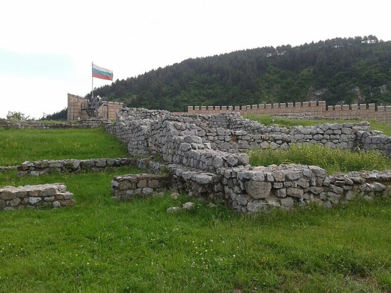 Героичната отбрана на Перник печели уважението дори на враговете