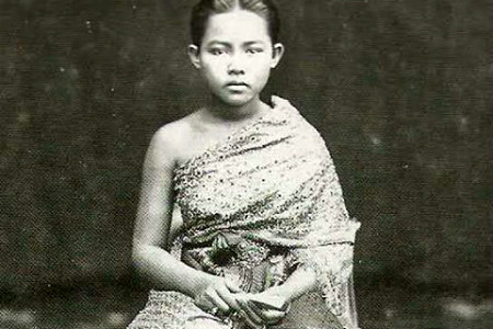 2. Кралицата на Тайланд се удавила, защото подчинените й нямали право да я докосват