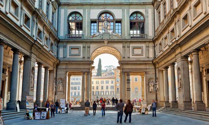 Uffizi-Gallery-Exterior-Photo