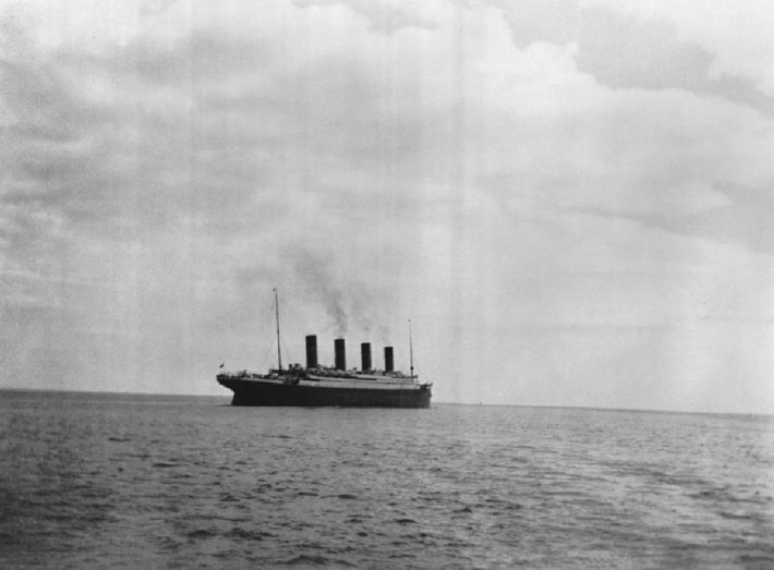 Последната снимка на Титаник, преди да потъне през април 1912г