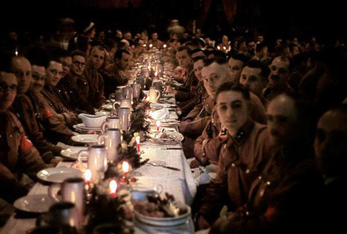 Офицерите на Хитлер празнуват Коледа, 1941г