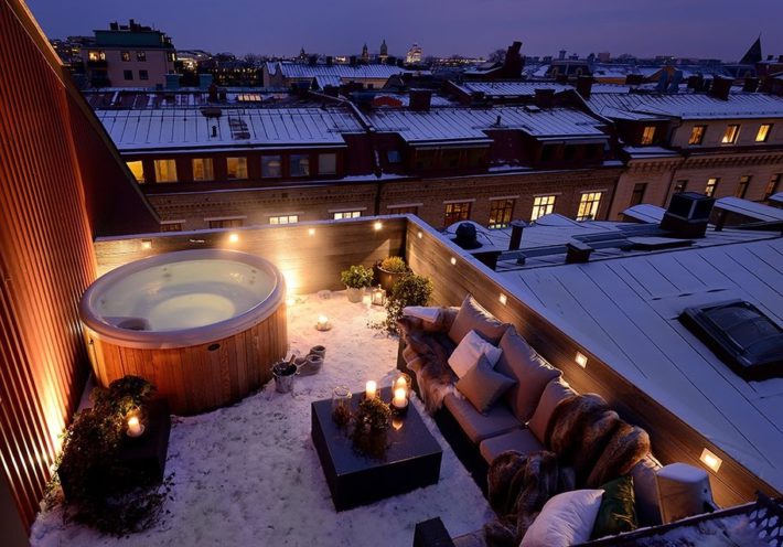 В това джакузи на покрива в Готенбург, Швеция.
