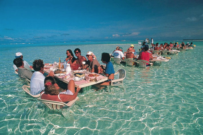 В този морски ресторант в Бора Бора.