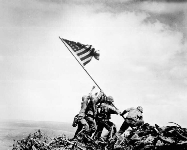 Вдигането на американския флаг на Иво Джима, 1945г
