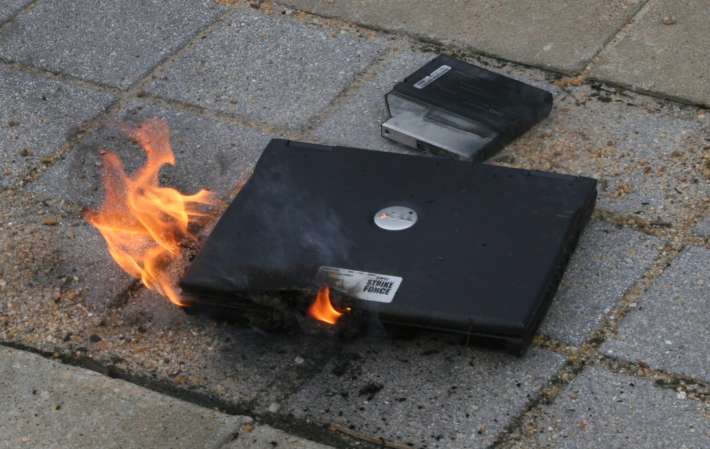 Експлодиращите лаптопи на Dell