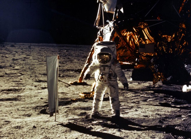 НАСА случайно изтрили записите от първото кацане на Луната