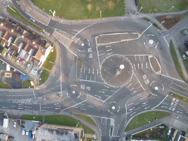 Най-объркващото кръгово кръстовище в света – Магическото кръстовище, Англия