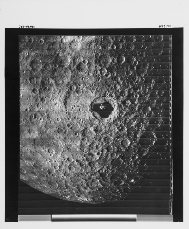 Първата висококачествена снимка на тъмната страна на Луната.